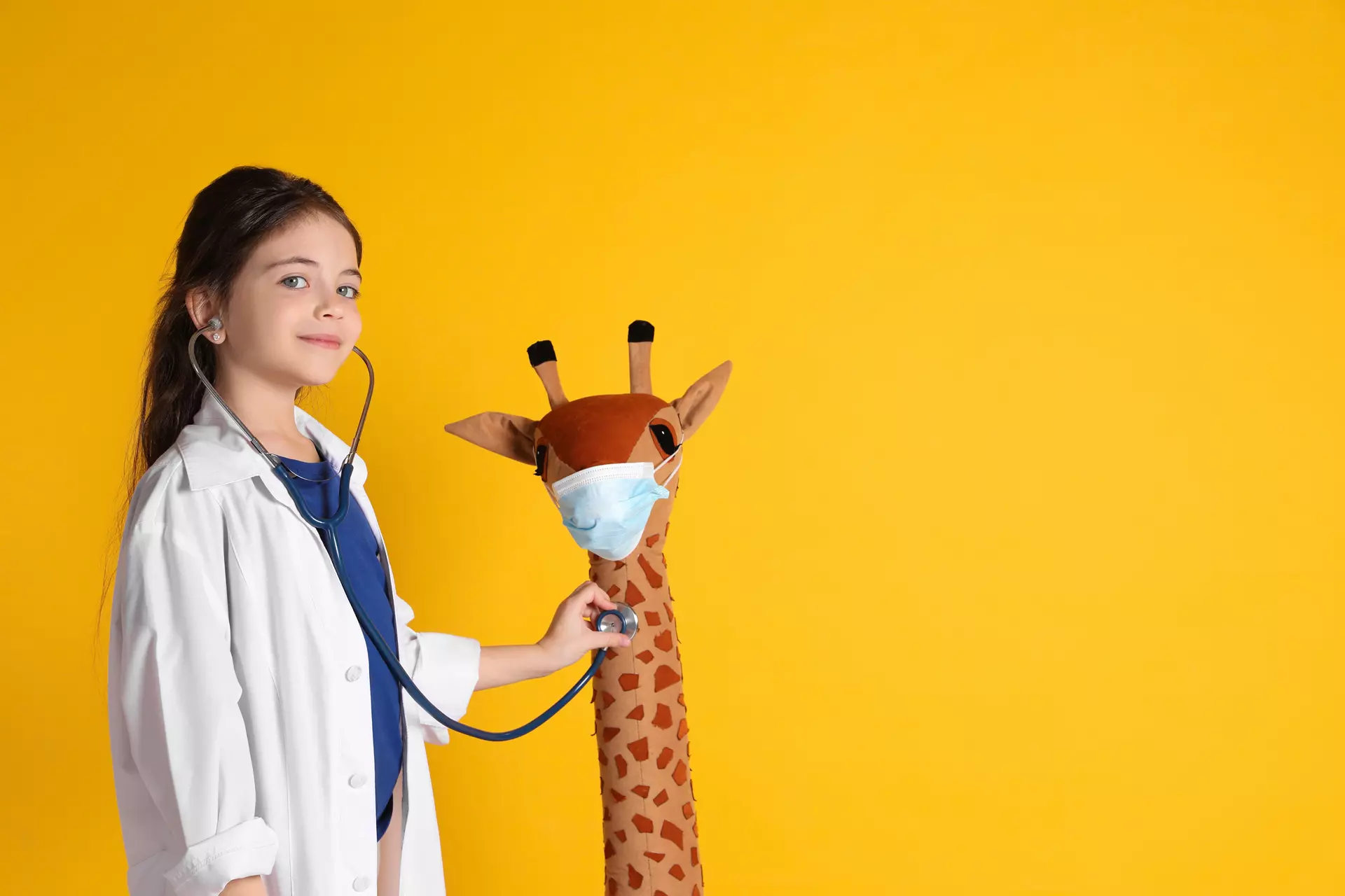 Child with pediatrician and giraffe toy